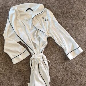 kate spade White and Black Plush Robe